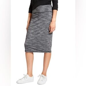 Athleta High Rise Tube Skirt – Heather Black
Size Small | Athleisure Essential